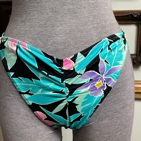 And I remember how u loved me time was all we had until the day we said goodbye - Picture 4 of 6